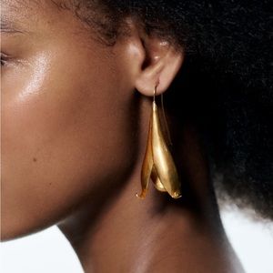 Zara bell flower earrings